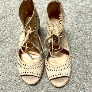 Vince Camuto Tan Wedges 9.5